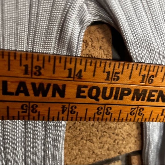 Vince Ribbed Slinky Crewneck Silver Metallic Long Sleeve Top Size Small - Picture 10 of 10